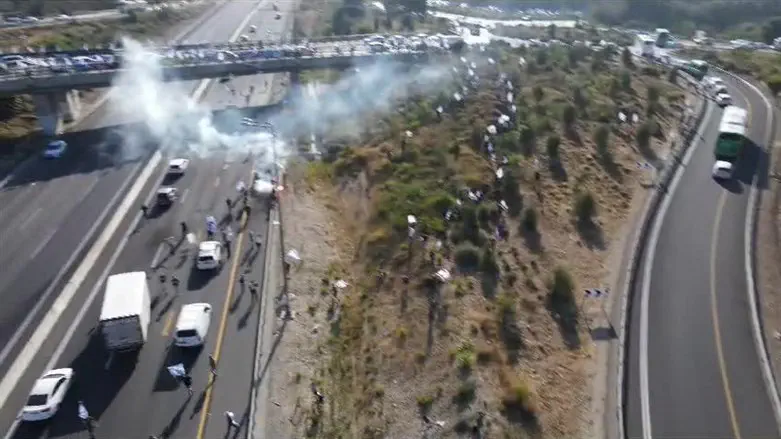 פריצת המפגינים לכביש 1