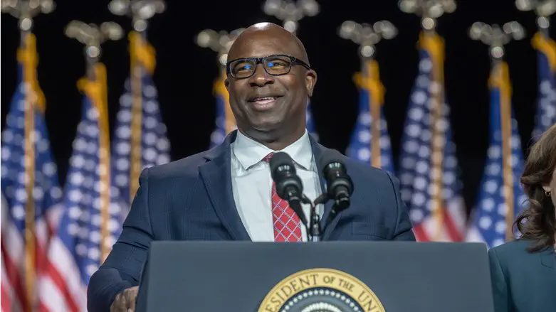 Ron Adar / SOPA Images/Sipa USA via Reuters Connect Congressman pulls fire alarm during shutdown vote