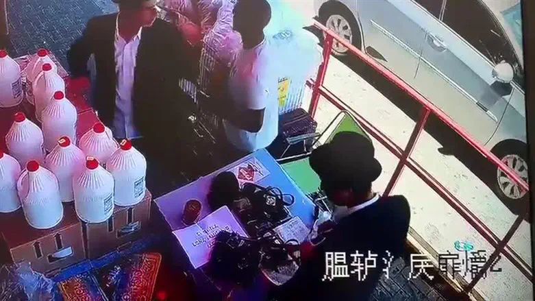 Screenshot Chabad Tefillin stand attacked in central Israel