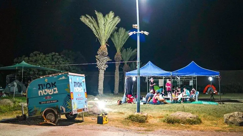 המורים עלו להיפגש עם התלמידים בחוף הכנרת