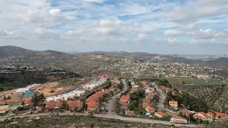 Eli residents up in arms over Arab laborers