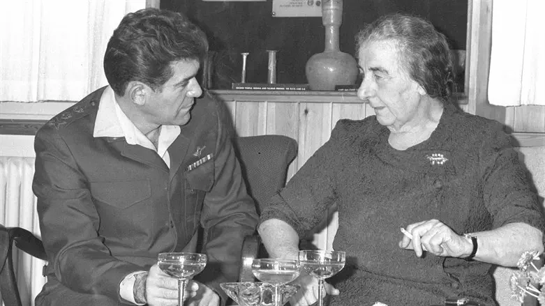 צילום: אבי שמחוני, ארכיון צה"ל במשרד הביטחון גולדה, מלחמת יום כיפור ואנחנו