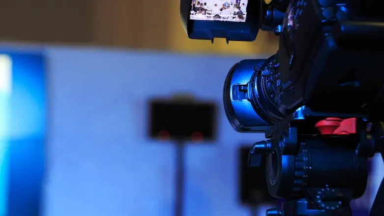 צילום: iStock מרואיין סיפר על המצב הכלכלי והתעלף בשידור