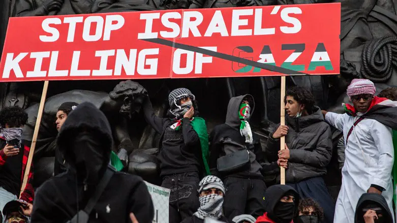 רק רבע מהמוסלמים בבריטניה: חמאס רצח ואנס