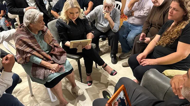 משפחה למופת, משפחה של גיבורים