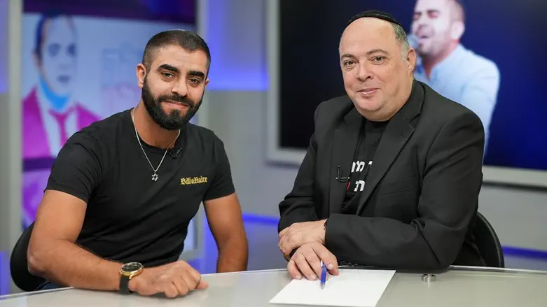 צילום: ערוץ 7 ביום קצין ביטחון, בערב יוצר מוסיקה