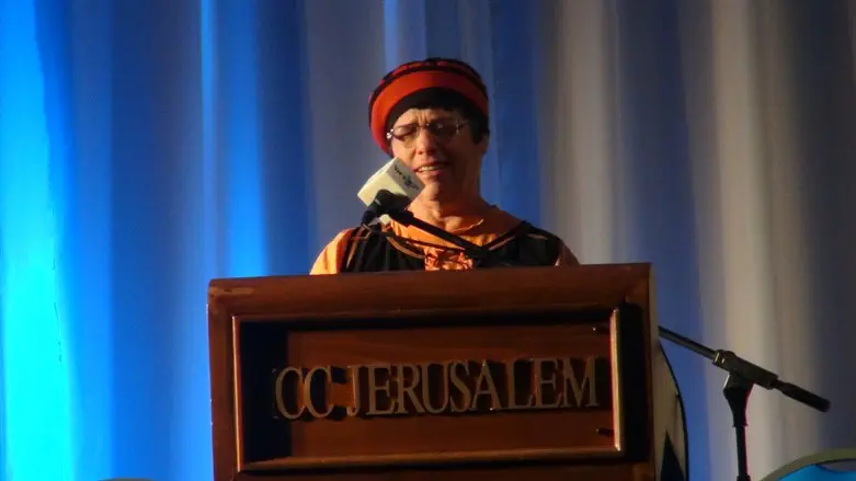 "אשת חייל, את הגיבורה מאחורי הקלעים