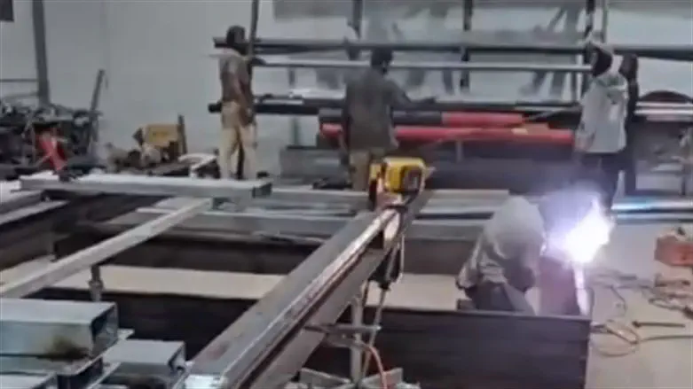 צפו: נוער הגבעות משפץ טנקים