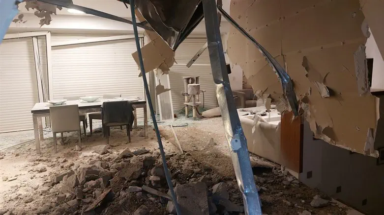 פגיעה בבית בסביון, נפילה בראשון לציון