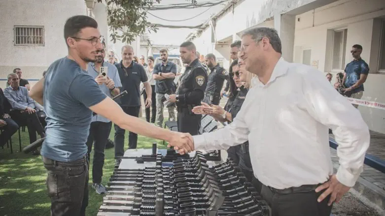 ללא קרדיט צילום נשק קל