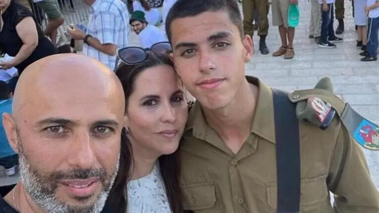 בן השוטר שנפל הולך בעקבותיו