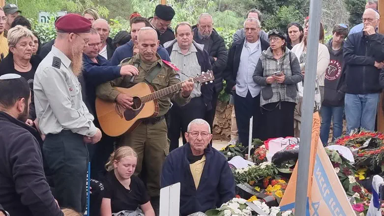 גולן ואך שר שיר שהלחין יוסי הרשקוביץ ז"ל