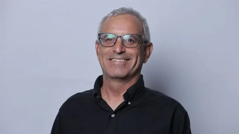 ביקום המקביל, האמת היא נחלת העבר