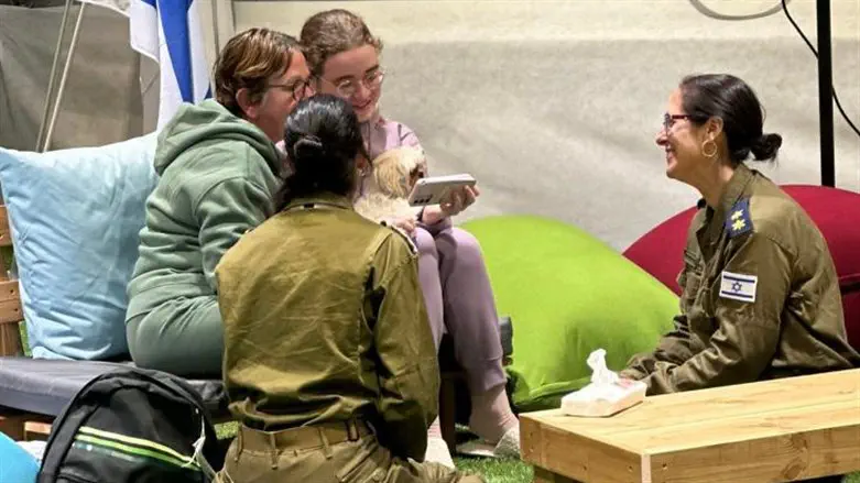 "הדאגה היא מאוד גדולה. חצי ממני עדיין שם"