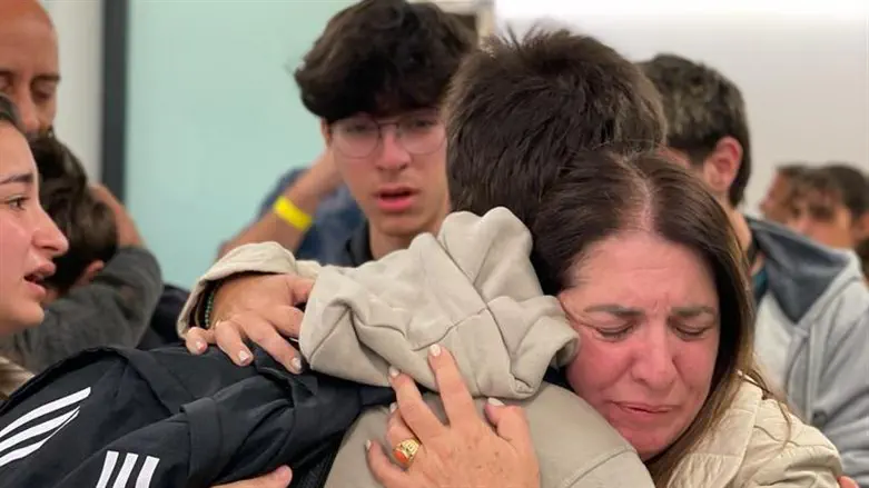 צילום: ללא קרדיט ליאם אור במפגש מרגש עם הוריו