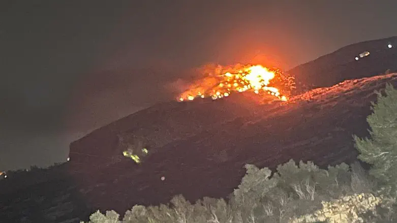 צילום: דוברות מועצת בנימין מחדל: תושבי עטרת נחנקים מהעשן מרמאללה