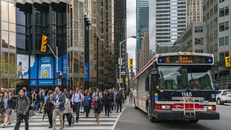 כך מטופלת הטרדה במרחב הציבורי בקנדה