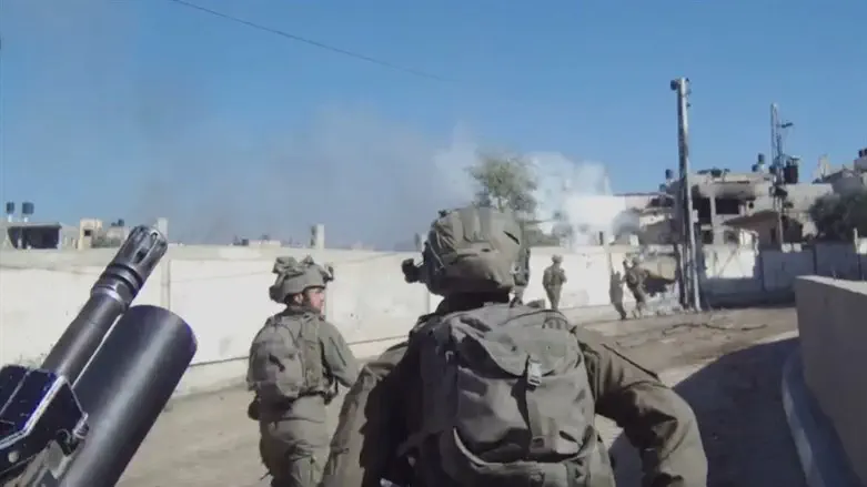 בחאן יונס, בין הפירים והתצפיות במסגדים