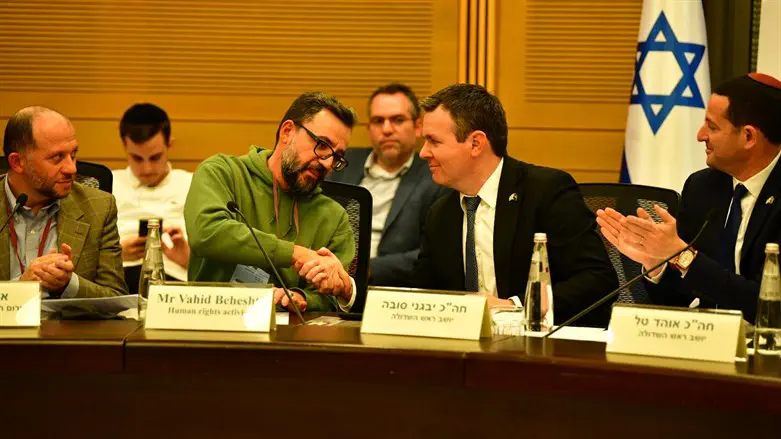 Iranian opposition leader speaks at the Knesset