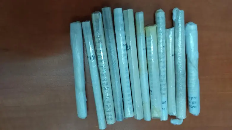 Jerusalem: Suspects steal mezuzahs, sell them - and are arrested