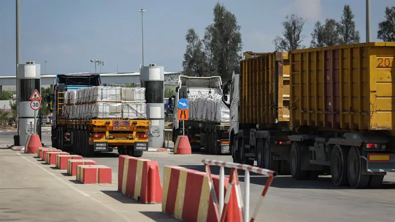 Relative of Shin Bet director suspected of smuggling into Gaza