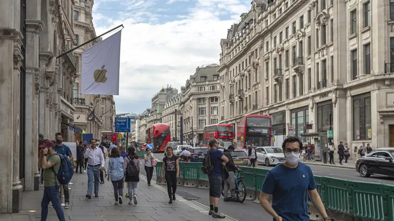 Police investigate arson attack at north London synagogue