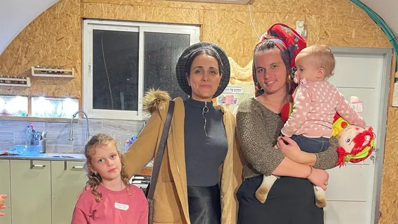 צילום: ללא ח"כ הר-מלך הגיעה לחזק את משפחת העצור