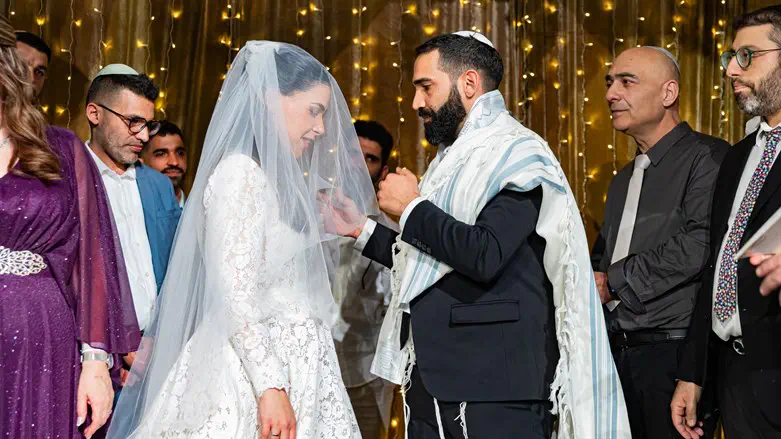 Watch: The wedding that moved a country | Israel National News