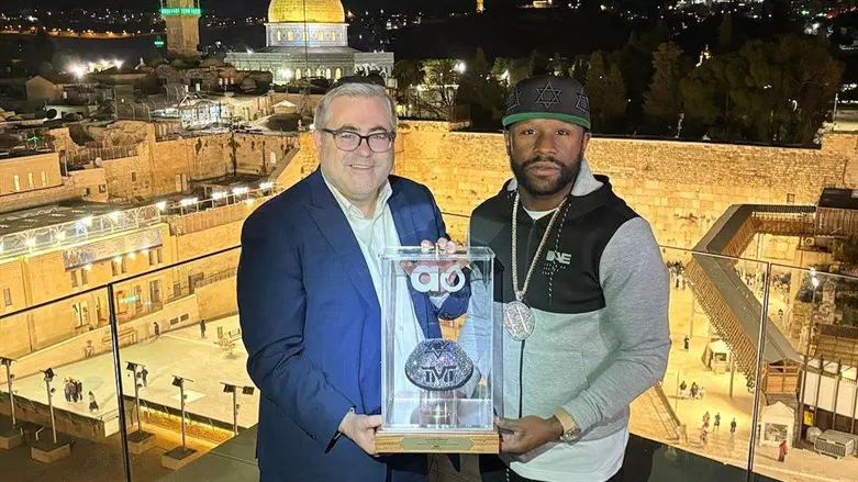 Floyd Mayweather receives Champion for Israel Award