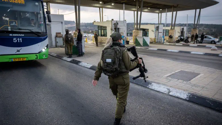 Террорист пошел на таран полицейских на КПП “Ха-Минаарот"