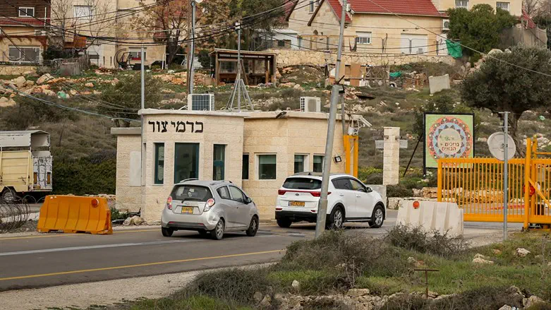 Terror attack foiled in Gush Etzion, two terrorists eliminated