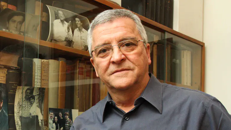 מעל לכל האדמה, לא האדם