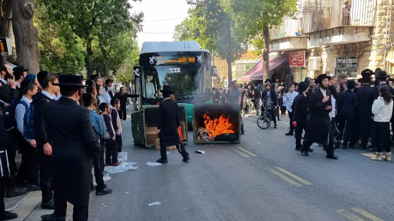 המפגין הציג לשוטרים תעודת "יהודי פלסטיני"