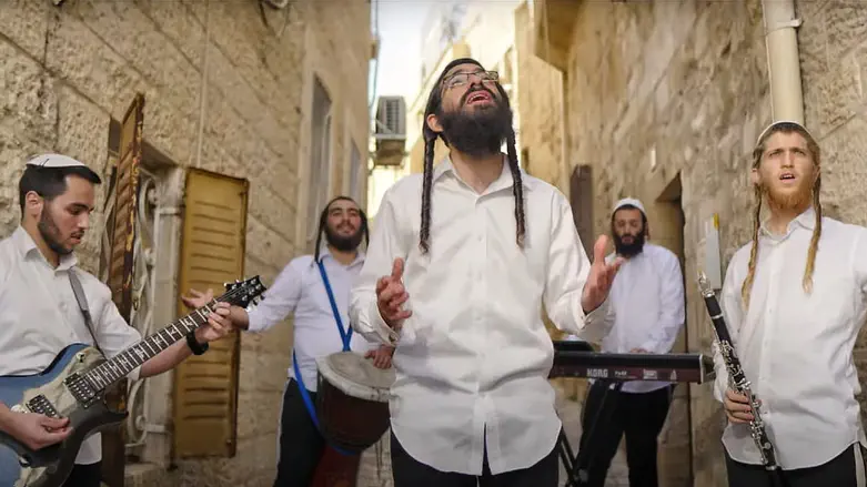 להקת 'זמרת עולם' במחרוזת סיבוב שערים | ערוץ 7