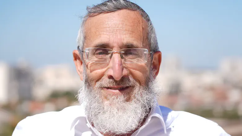 הרב פנדל: אין לשהות עם פרמדיקית ב"נמר"