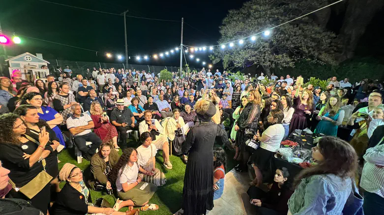 252 מלווה מלכה לפו"פ בבית צוריאל גביזון