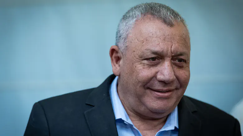 Yonatan Sindel/Flash90 Poll: Eisenkot's Yashar! widens lead over Likud