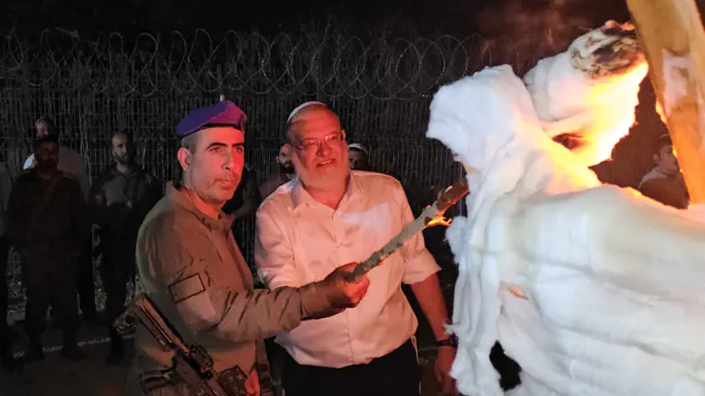 ההדלקה של תא