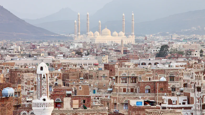 One of Yemen's last Jews leaves the country