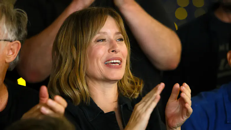 Israeli actress sparks wave of online controversy