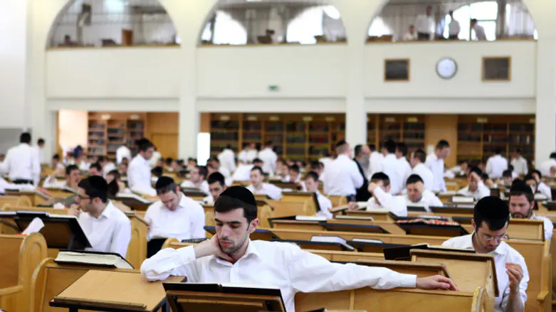 לשכת היועמ”שית מזהירה: חשש לעקיפת הדין במימון ישיבות לתלמידי חו”ל