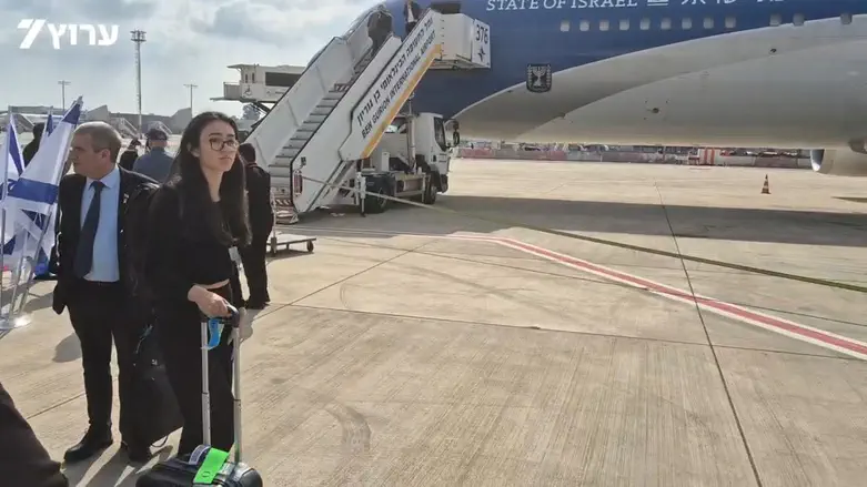 צילום: ערוץ 7 איש העסקים מתנצל בפני נועה ארגמני