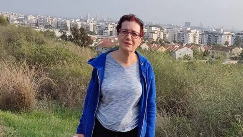 בעלה של רינה הי"ד הגיע להלוויה באמבולנס