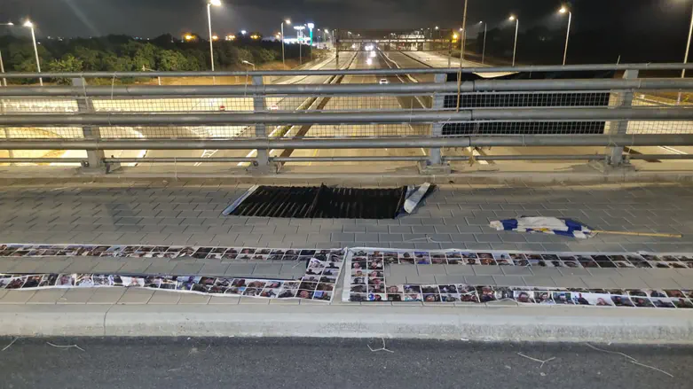 שופטת בדימוס קורעת שלטי חטופים וחללים