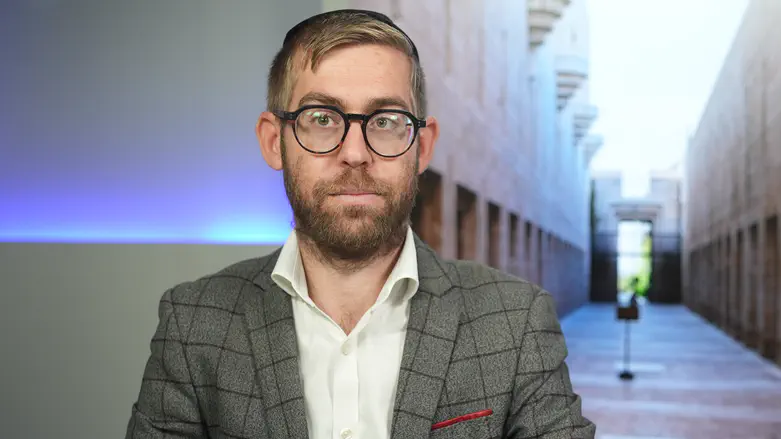 Смотрите: как затыкали рот правому активисту