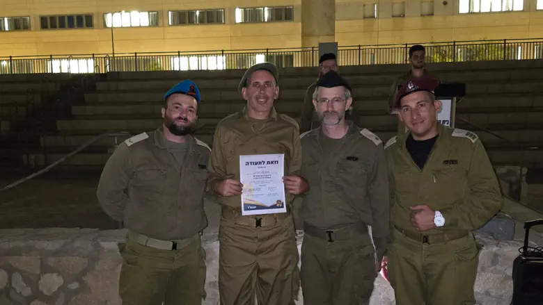 המנכ"ל שהתגייס והמתנה של חב"ד לאיילת שקד
