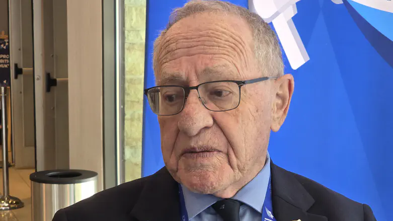 אלן דרשוביץ מצטרף למפלגה הרפובליקנית