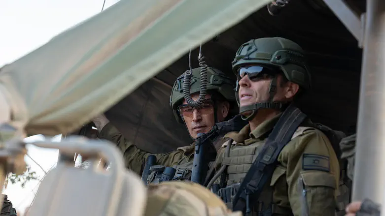 האלוף שלומי בינדר נכנס לראשונה ללבנון