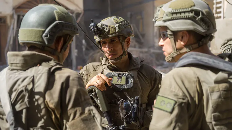 חיפש את השלם אבל נלחם באויב אכזר