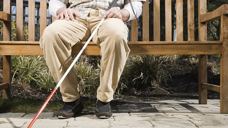 'And Yitschak's eyes dimmed from seeing'